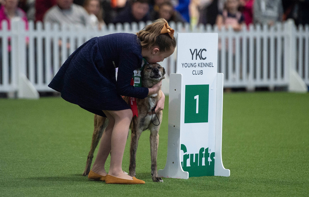YKC handler cuddling their dog